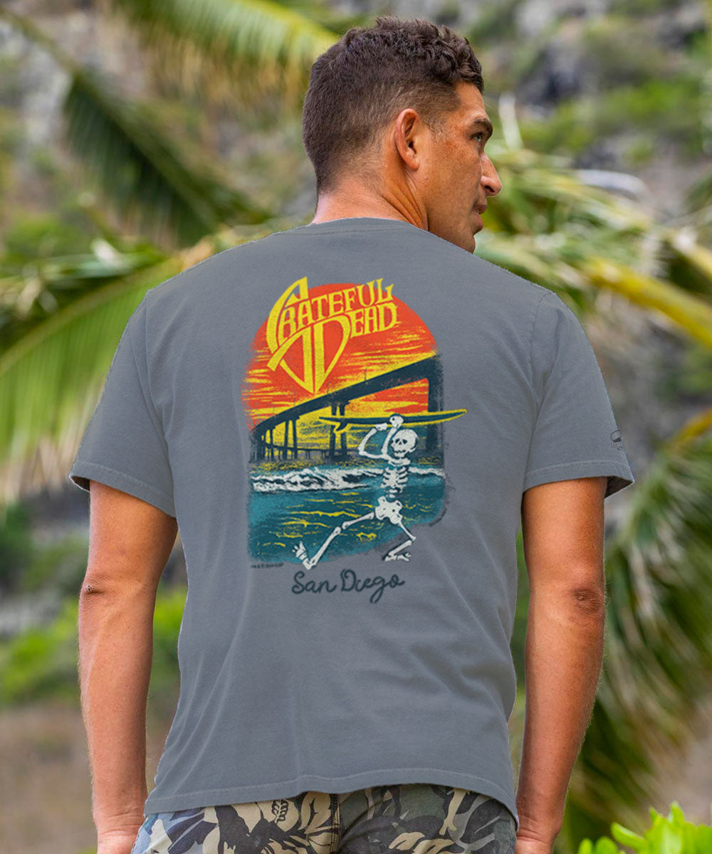 Man wearing a gray t-shirt with a 'Grateful Dead' logo and San Diego text View 2
