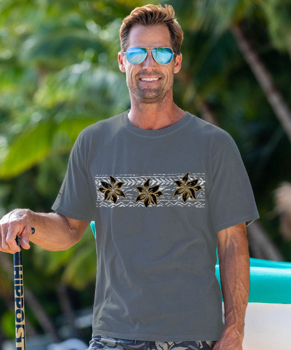 Man wearing a gray t-shirt with a linear tropical design outdoors View 2