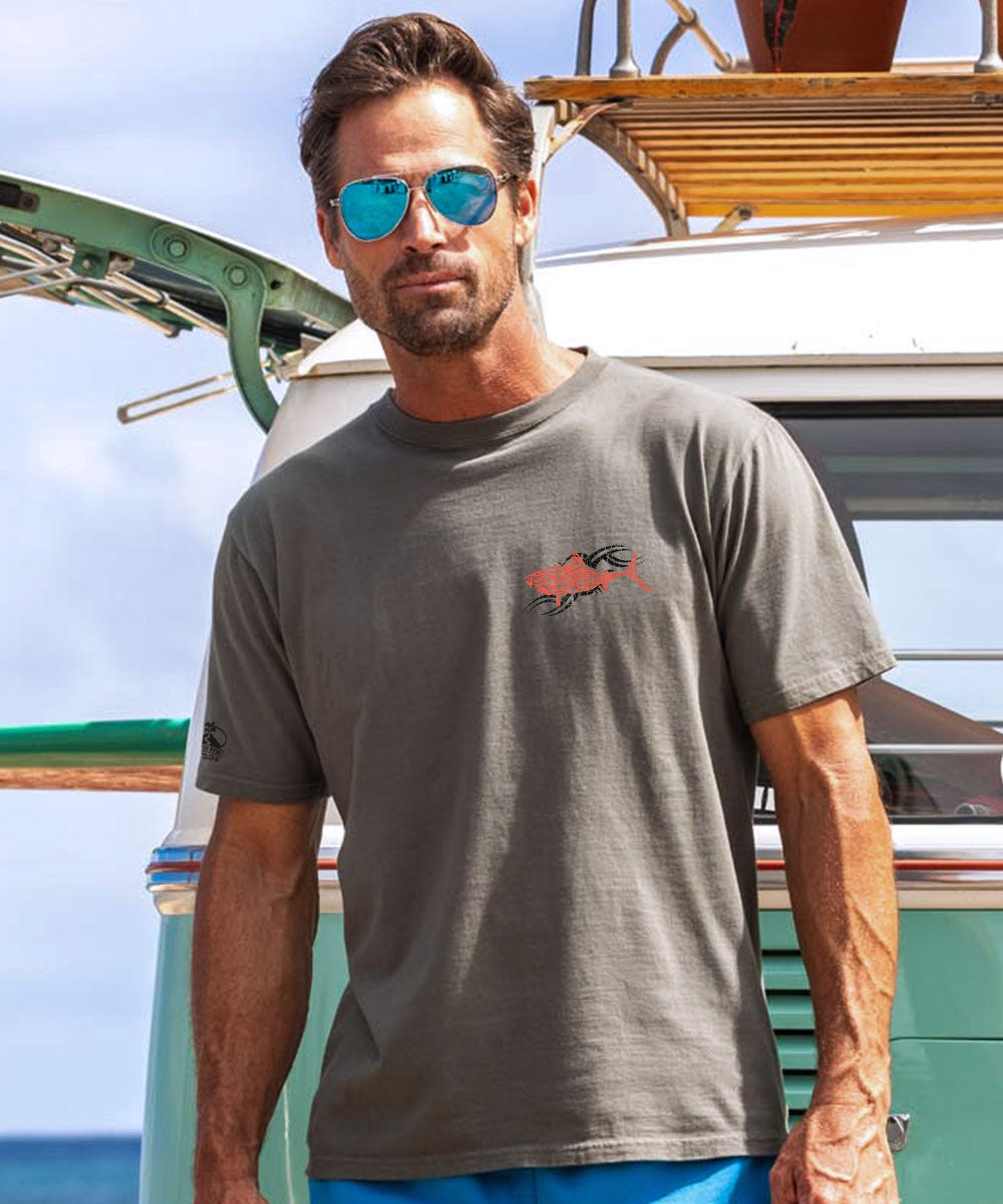 Man wearing a gray t-shirt with a red fish design on the beach View 3