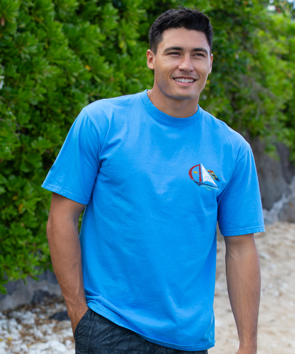 Man wearing a blue t-shirt with a small logo outdoors View 3