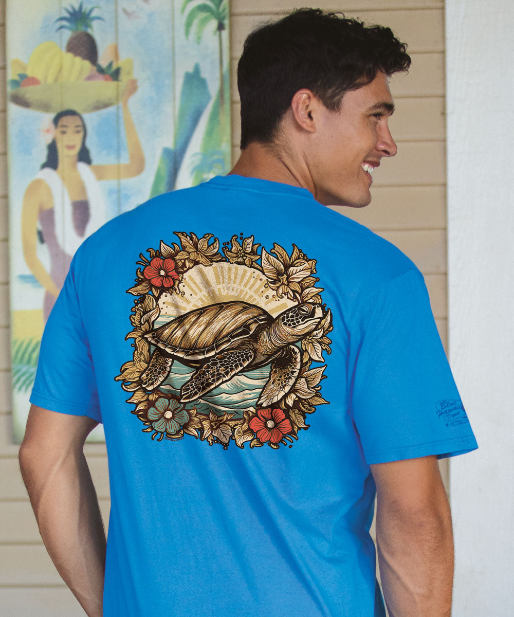 Woodcut Honu - Blue Hawaii Dyed Short Sleeve Crewneck T-Shirt