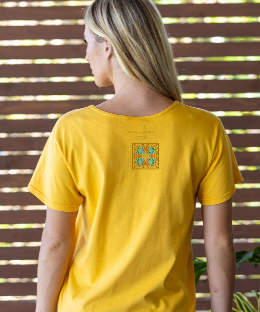 Tropical Reef Honu Quilt - Pineapple Dyed Short Sleeve Scoop Neck T-Shirt