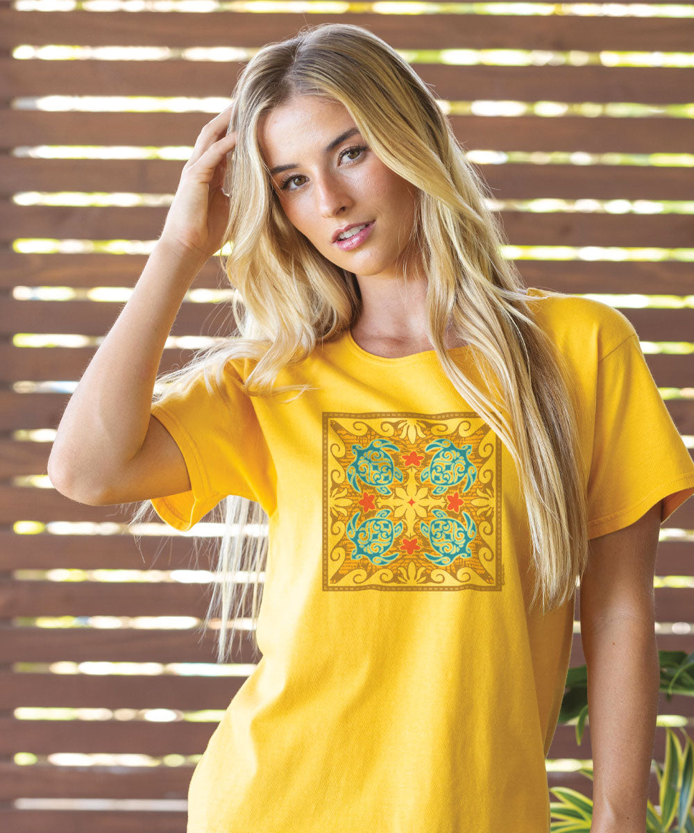 Tropical Reef Honu Quilt - Pineapple Dyed Short Sleeve Scoop Neck T-Shirt