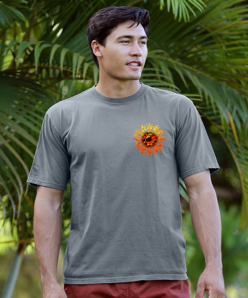 Man wearing a gray t-shirt with a sunflower design outdoors View 3